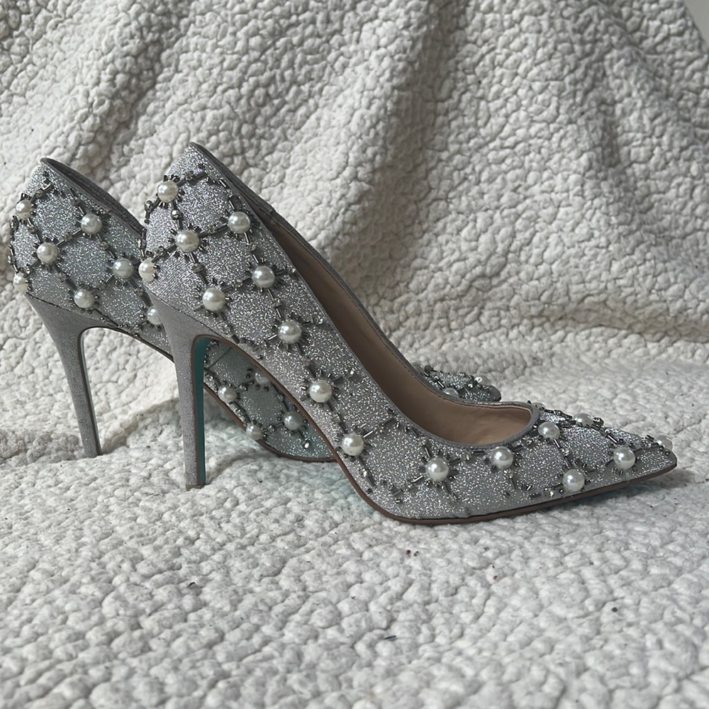 Betsy Johnson blue bottom heels